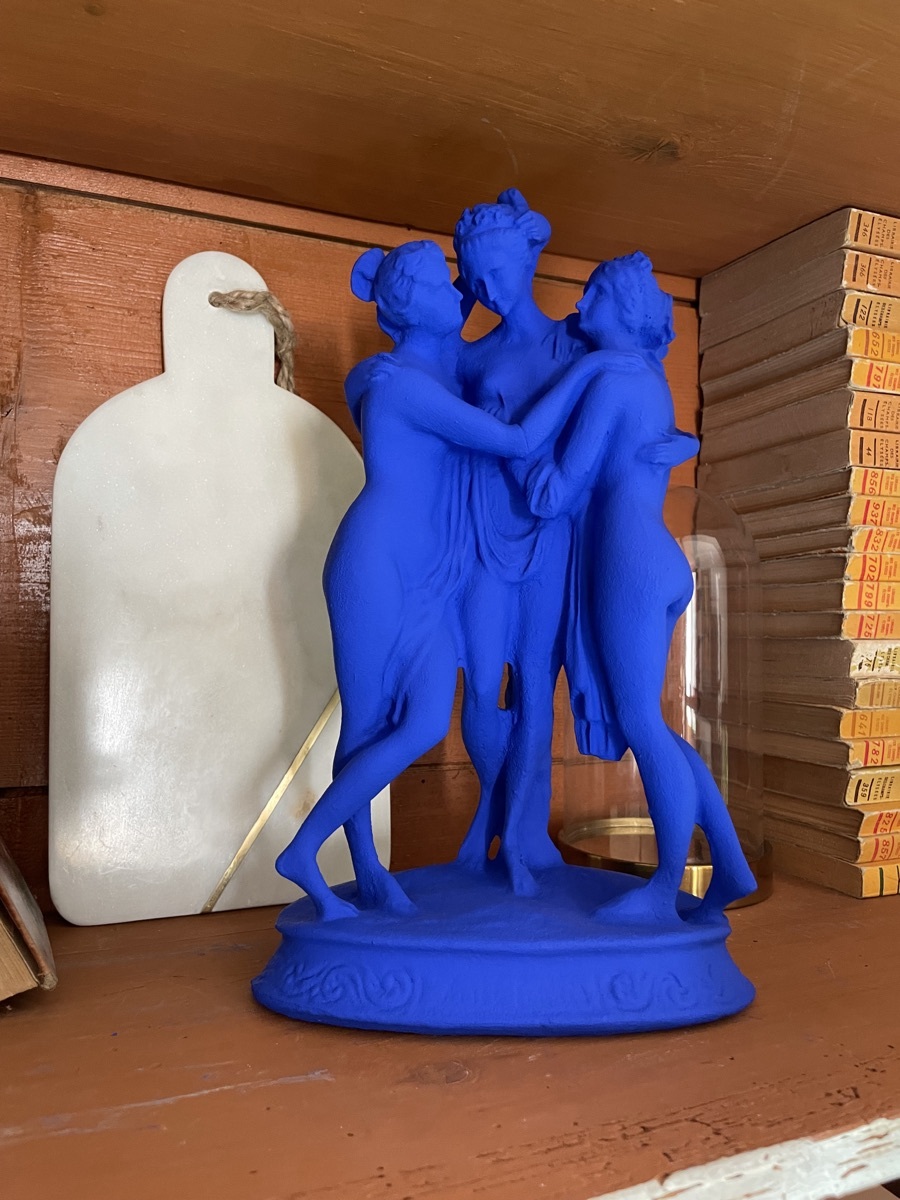 Les Trois Grâces — pièce P-33, recouverte de bleu outremer