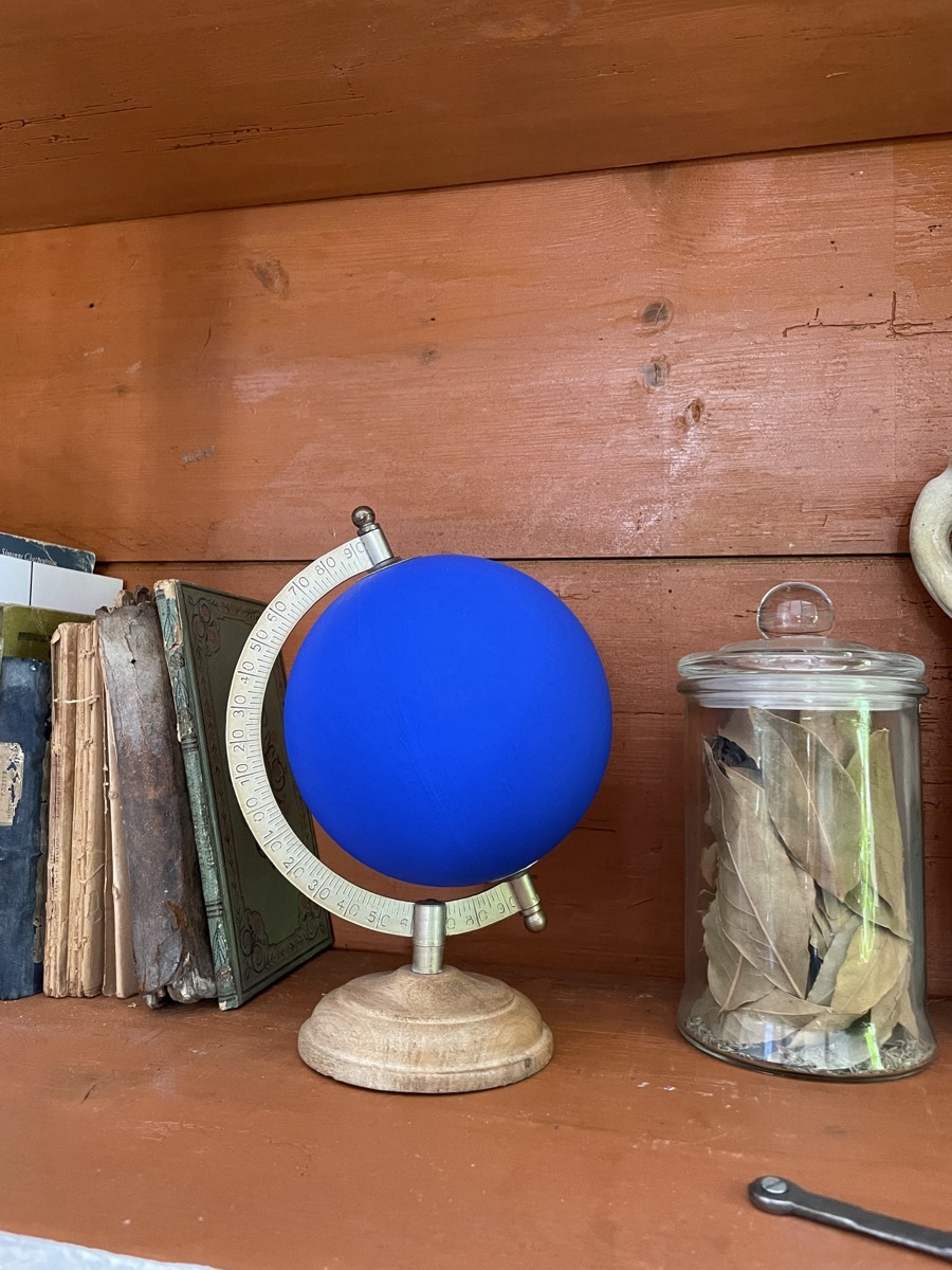 Globe terrestre — pièce P-35, recouverte de bleu outremer