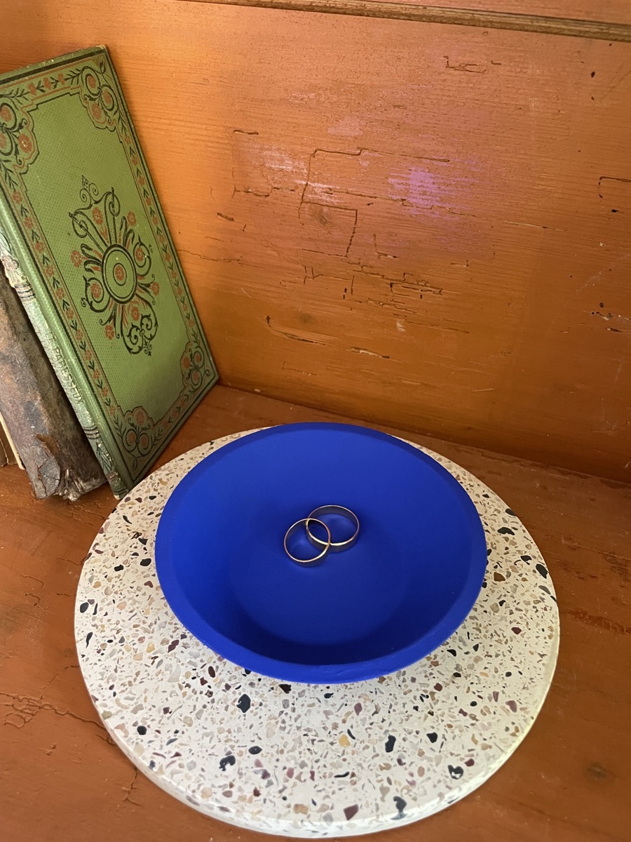 Soucoupe ronde — pièce P-39, recouverte de bleu outremer